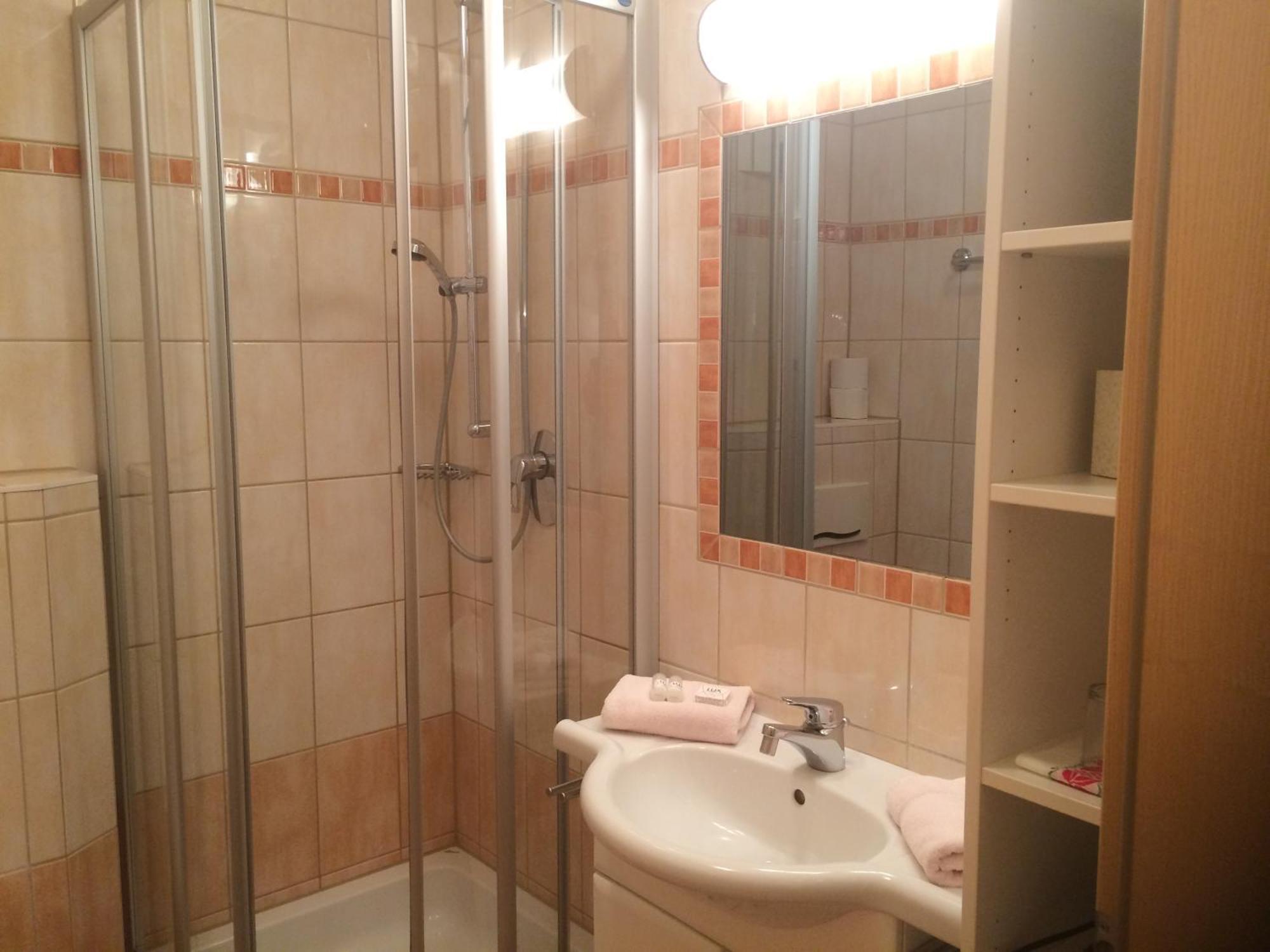 Gasthof Zur Gams Donnersbachwald Room photo